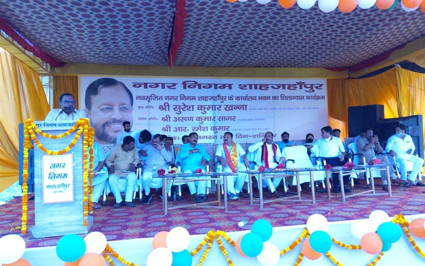 “Deendayal Antyodaya Yojana” by DUDA, Shahjahanpur – Dress Distribution Program has been organized at Training Centre, Badujai First for the trainees of employment through Skill Training and Placement component under National Urban Livelihood Mission./डूडा, शाह0 के द्वारा &quot;दीनदयाल अन्त्योदय योजना&quot;- राष्ट्रीय शहरी आजीविका मिशन के घटक कौशल प्रशिक्षण एवं सेवायोजन के माध्यम से रोजगार के प्रशिक्षणार्थियों को बाडुजई प्रथम के प्रशिक्षण केन्द्र पर ड्रेस वितरण समारोह का आयोजन किया गया।