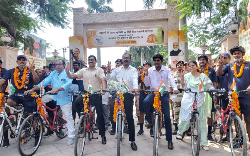 Under the Azadi ka Amrit Mahotsav and Chauri Chaura Centenary Year, a grand welcome was given to the cycle rally of ITBP Jawans on reaching Shahjahanpur, the city of martyrs./आजादी के अमृत महोत्सव एवं चौरी चौरा शताब्दी वर्ष के अन्तर्गत आईटीबीपी के जवानों की साइकिल रैली का शहीदो की नगरी,शाहजहॉपुर पहुंचने पर किया गया भव्य स्वागत