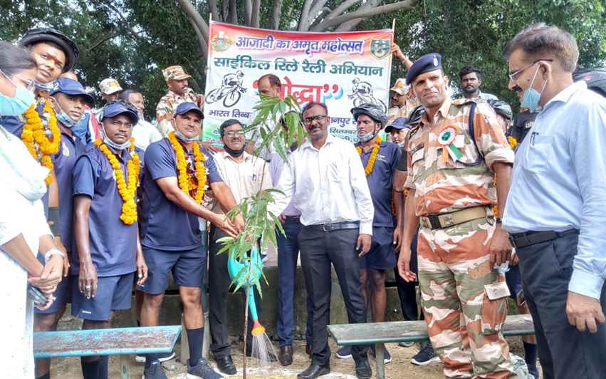 Under the Azadi ka Amrit Mahotsav and Chauri Chaura Centenary Year, a grand welcome was given to the cycle rally of ITBP Jawans on reaching Shahjahanpur, the city of martyrs./आजादी के अमृत महोत्सव एवं चौरी चौरा शताब्दी वर्ष के अन्तर्गत आईटीबीपी के जवानों की साइकिल रैली का शहीदो की नगरी,शाहजहॉपुर पहुंचने पर किया गया भव्य स्वागत