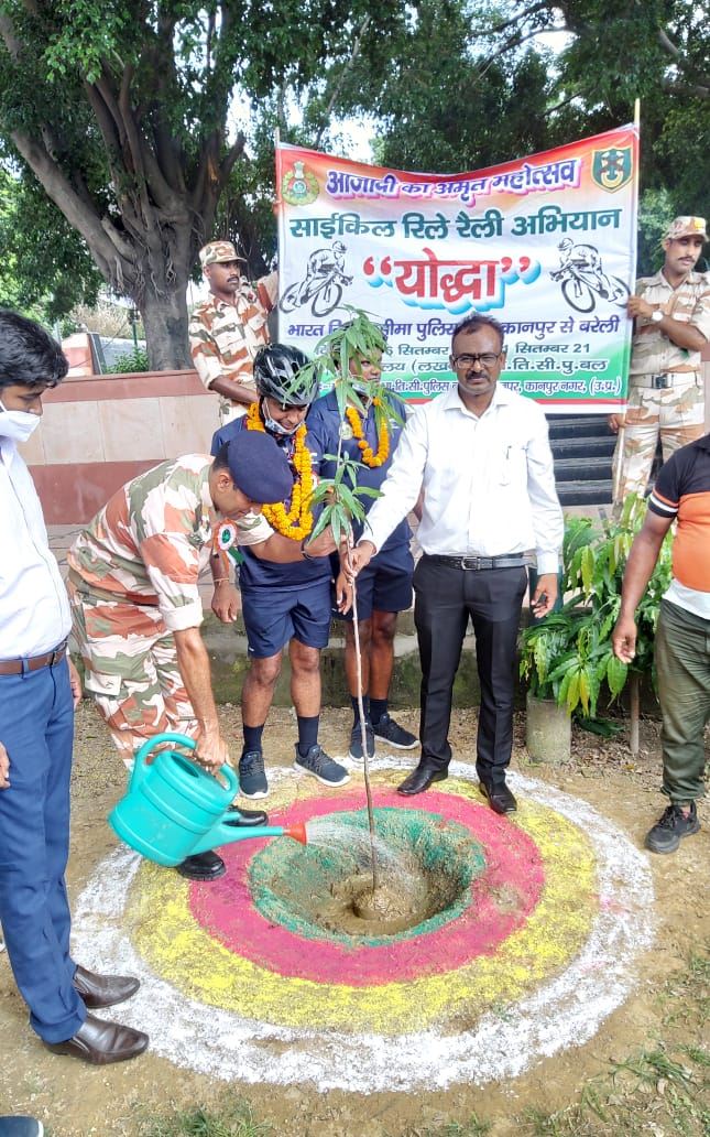 Under the Azadi ka Amrit Mahotsav and Chauri Chaura Centenary Year, a grand welcome was given to the cycle rally of ITBP Jawans on reaching Shahjahanpur, the city of martyrs./आजादी के अमृत महोत्सव एवं चौरी चौरा शताब्दी वर्ष के अन्तर्गत आईटीबीपी के जवानों की साइकिल रैली का शहीदो की नगरी,शाहजहॉपुर पहुंचने पर किया गया भव्य स्वागत