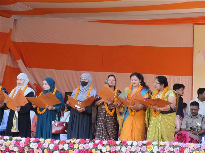 Swearing-in ceremony of the newly-elected Mayor of Municipal Corporation Shahjahanpur, Smt. Archana Verma and all the newly-elected Parshads of the Municipal Corporation./नगर निगम शाहजहाँपुर की नव-निर्वाचित मा0 महापौर श्रीमती अर्चना वर्मा जी एवं नगर निगम के नव-निर्वाचित समस्त मा0 पार्षदों का शपथ ग्रहण समारोह।