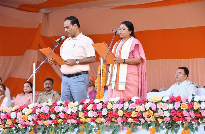 Swearing-in ceremony of the newly-elected Mayor of Municipal Corporation Shahjahanpur, Smt. Archana Verma and all the newly-elected Parshads of the Municipal Corporation./नगर निगम शाहजहाँपुर की नव-निर्वाचित मा0 महापौर श्रीमती अर्चना वर्मा जी एवं नगर निगम के नव-निर्वाचित समस्त मा0 पार्षदों का शपथ ग्रहण समारोह।