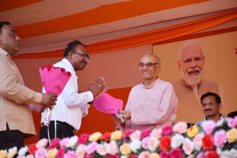 Swearing-in ceremony of the newly-elected Mayor of Municipal Corporation Shahjahanpur, Smt. Archana Verma and all the newly-elected Parshads of the Municipal Corporation./नगर निगम शाहजहाँपुर की नव-निर्वाचित मा0 महापौर श्रीमती अर्चना वर्मा जी एवं नगर निगम के नव-निर्वाचित समस्त मा0 पार्षदों का शपथ ग्रहण समारोह।