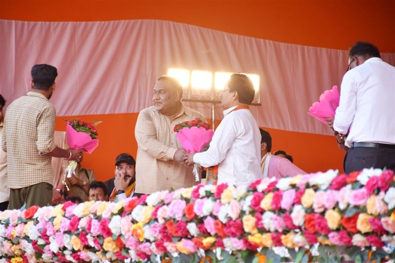 Swearing-in ceremony of the newly-elected Mayor of Municipal Corporation Shahjahanpur, Smt. Archana Verma and all the newly-elected Parshads of the Municipal Corporation./नगर निगम शाहजहाँपुर की नव-निर्वाचित मा0 महापौर श्रीमती अर्चना वर्मा जी एवं नगर निगम के नव-निर्वाचित समस्त मा0 पार्षदों का शपथ ग्रहण समारोह।