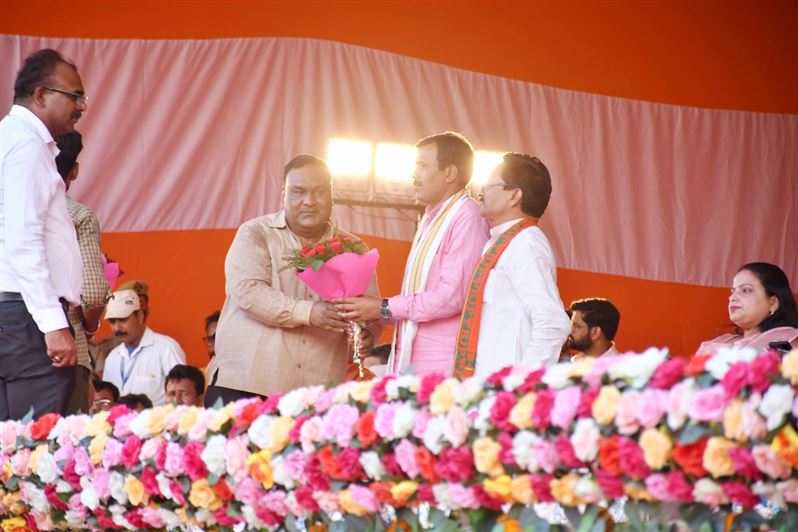 Swearing-in ceremony of the newly-elected Mayor of Municipal Corporation Shahjahanpur, Smt. Archana Verma and all the newly-elected Parshads of the Municipal Corporation./नगर निगम शाहजहाँपुर की नव-निर्वाचित मा0 महापौर श्रीमती अर्चना वर्मा जी एवं नगर निगम के नव-निर्वाचित समस्त मा0 पार्षदों का शपथ ग्रहण समारोह।