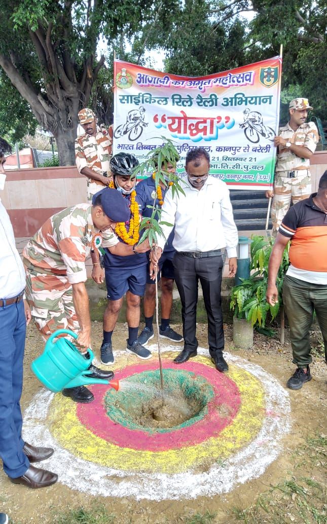 Under the Azadi ka Amrit Mahotsav and Chauri Chaura Centenary Year, a grand welcome was given to the cycle rally of ITBP Jawans on reaching Shahjahanpur, the city of martyrs./आजादी के अमृत महोत्सव एवं चौरी चौरा शताब्दी वर्ष के अन्तर्गत आईटीबीपी के जवानों की साइकिल रैली का शहीदो की नगरी,शाहजहॉपुर पहुंचने पर किया गया भव्य स्वागत